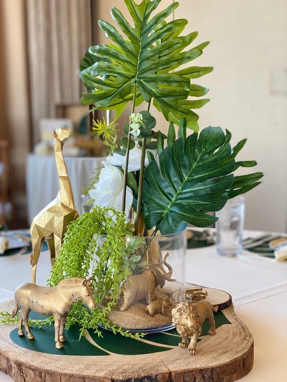 Safari themed sale centerpieces