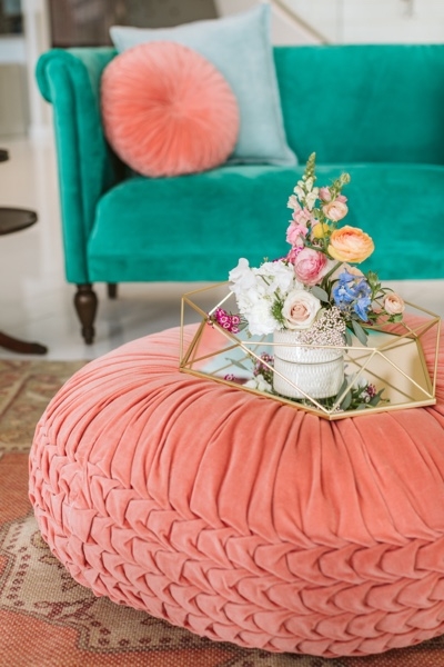 Coral store pouf ottoman